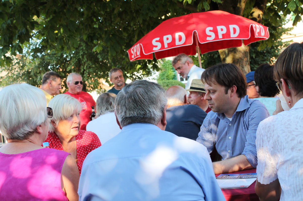 Jens Zimmermann (MdB) lädt zum kleinsten Biergarten der Welt in Seligenstadt