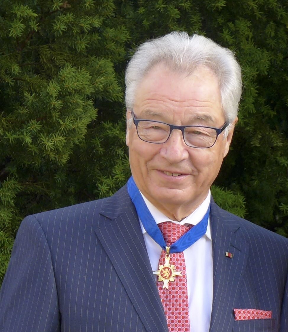 Ehrenbürgermeister Wenzel mit dem Hessischen Verdienstorden gewürdigt